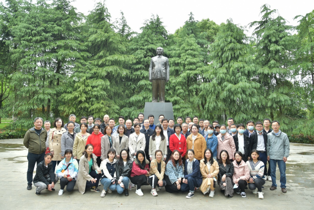 9州体育网址组织全体员工参观小平小道