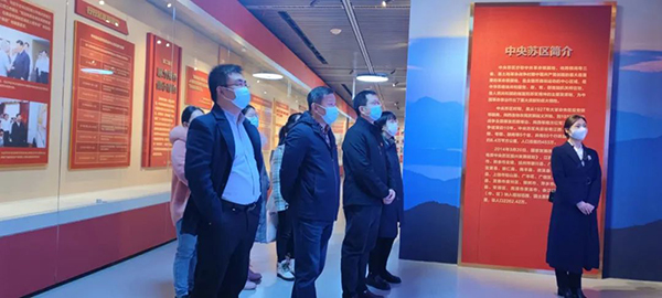 9州体育网址党支部参加“参观苏区振兴十周年成就展及红色图书馆”的专题活动
