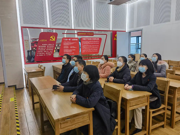 9州体育网址党支部参加“参观苏区振兴十周年成就展及红色图书馆”的专题活动