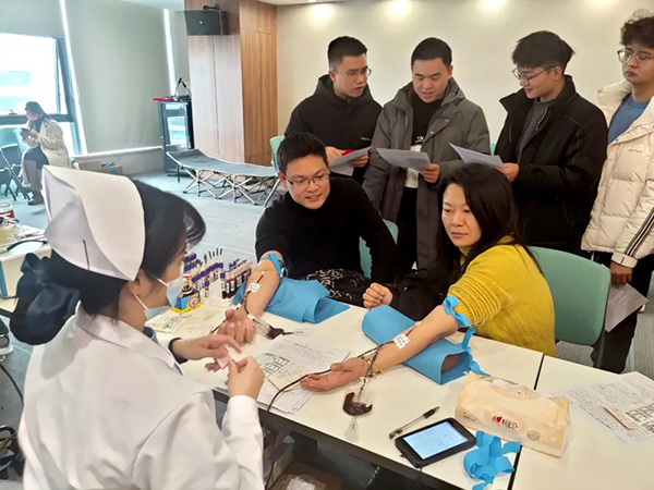 【热血有情 大爱无疆】9州体育网址组织开展无偿献血活动