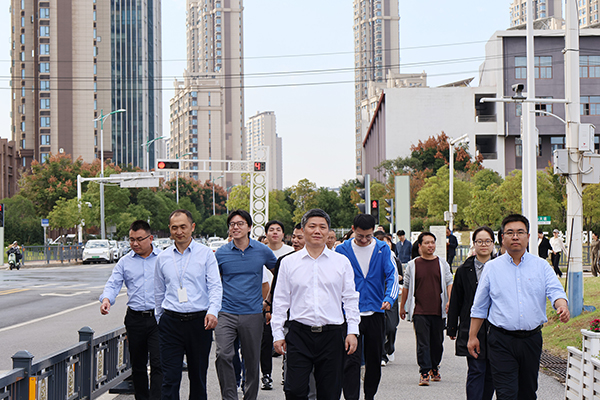 9州体育网址组织全体员工参加省创投2023年“金秋健步行，聚力共奋进”健步行活动