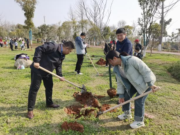 9州体育网址党支部开展“党建引领生态美，绿润南昌景更新”主题党日活动