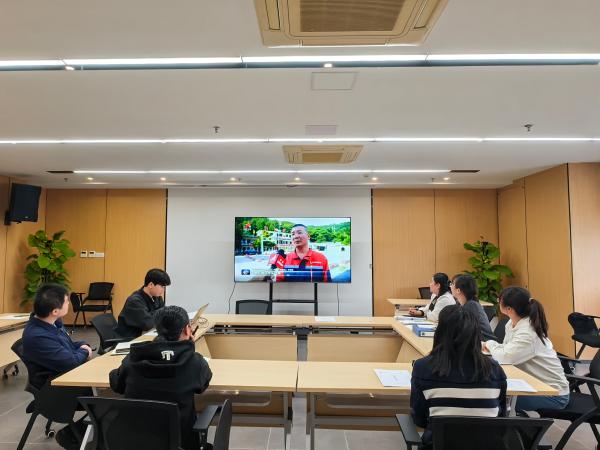 9州体育网址开展“学赣鄱先锋典范，践承诺勇创新绩”主题党日活动